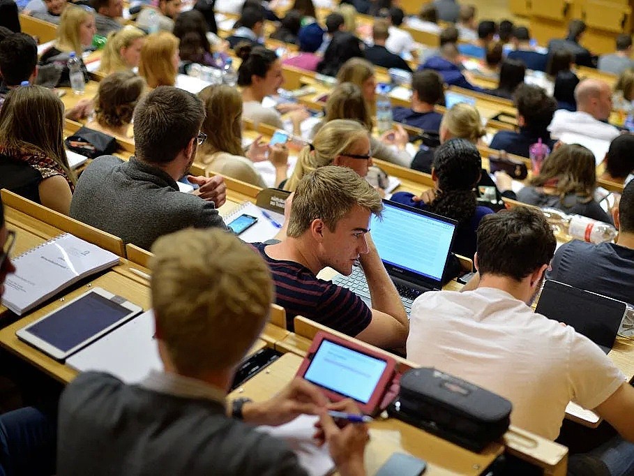 暴增！明年新学年澳洲大学申请人数增88%，原来因为没工作 - 5