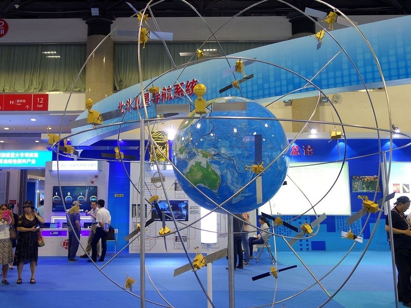 在展会中出现的中国北斗卫星导航系统模型。（视觉中国）