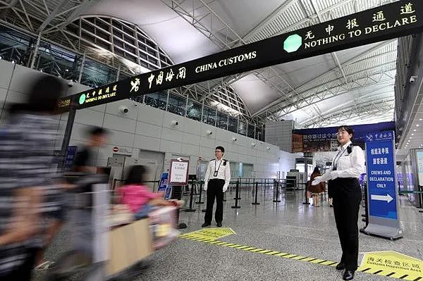 中国游客被困海外，耗尽全部家产砸10万买机票，回老家第2天死亡（组图） - 5