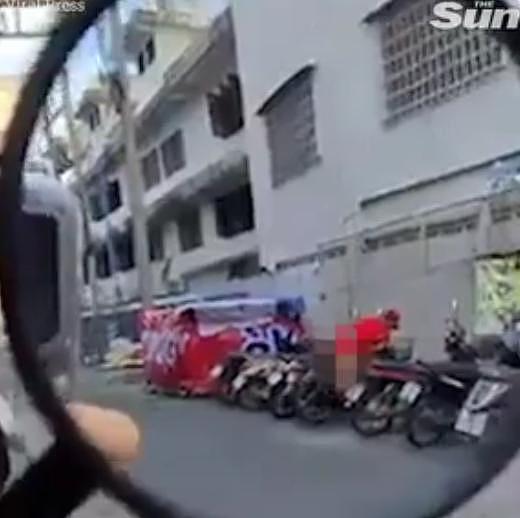 泰国途人从后视镜中看到男子与摩托车发生关系，拍下过程