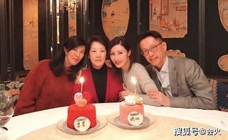 李嘉欣姐姐出镜 网友直呼长相差太多“手段”却相同 一个公然打电话骂原配，一个挺大肚逼原配离婚（组图） - 13