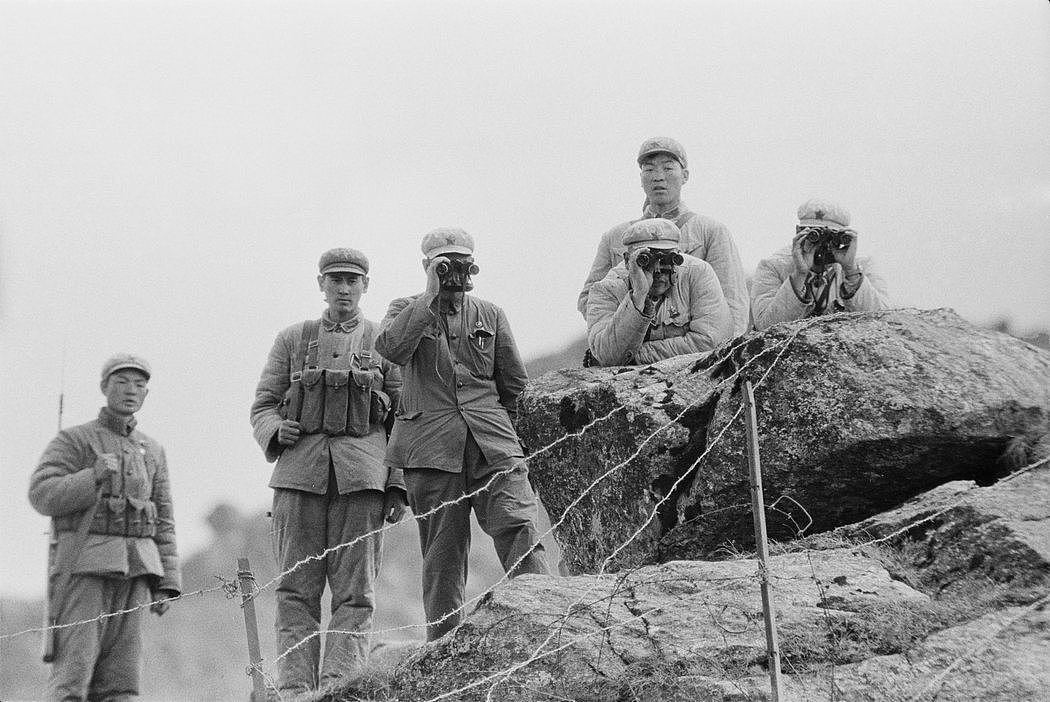 1967年，中国士兵守卫着连接印度和中国西藏自治区的乃堆拉山口。