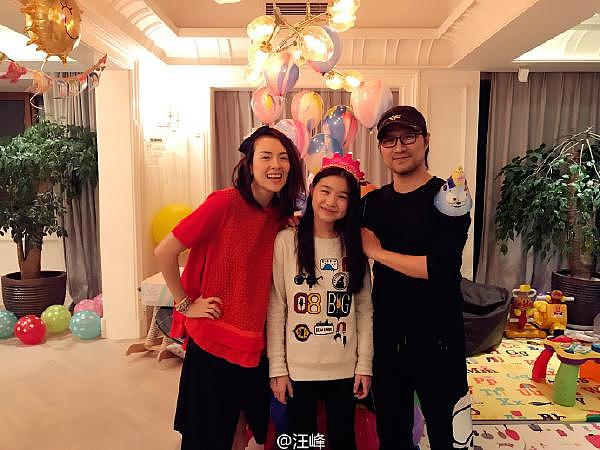 章子怡晒女儿热舞反曝光豪宅 花园走廊如跑道  网友：院子能遛马了（组图） - 8