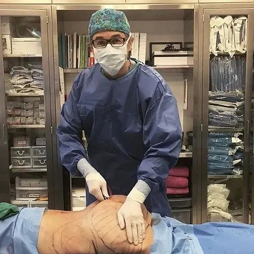 多伦多整容医院医生偷拍顾客隐私被曝光！女顾客裸照被公布在社交媒体上！（组图） - 13