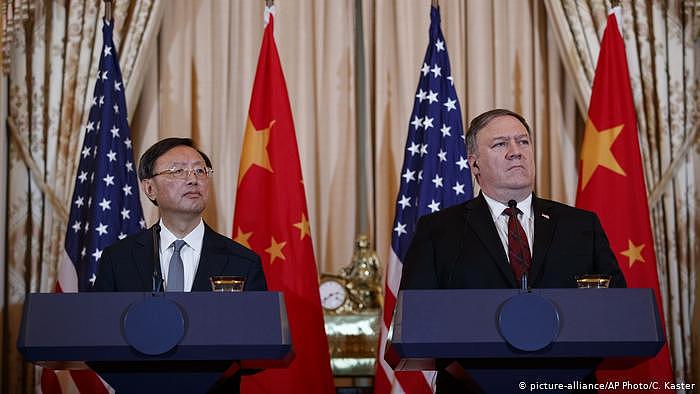 Yang Jiechi und Mike Pompeo China und USA (picture-alliance/AP Photo/C. Kaster)