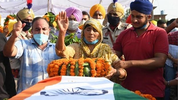 印度为在中印边境冲突中丧生的士兵举行葬礼。