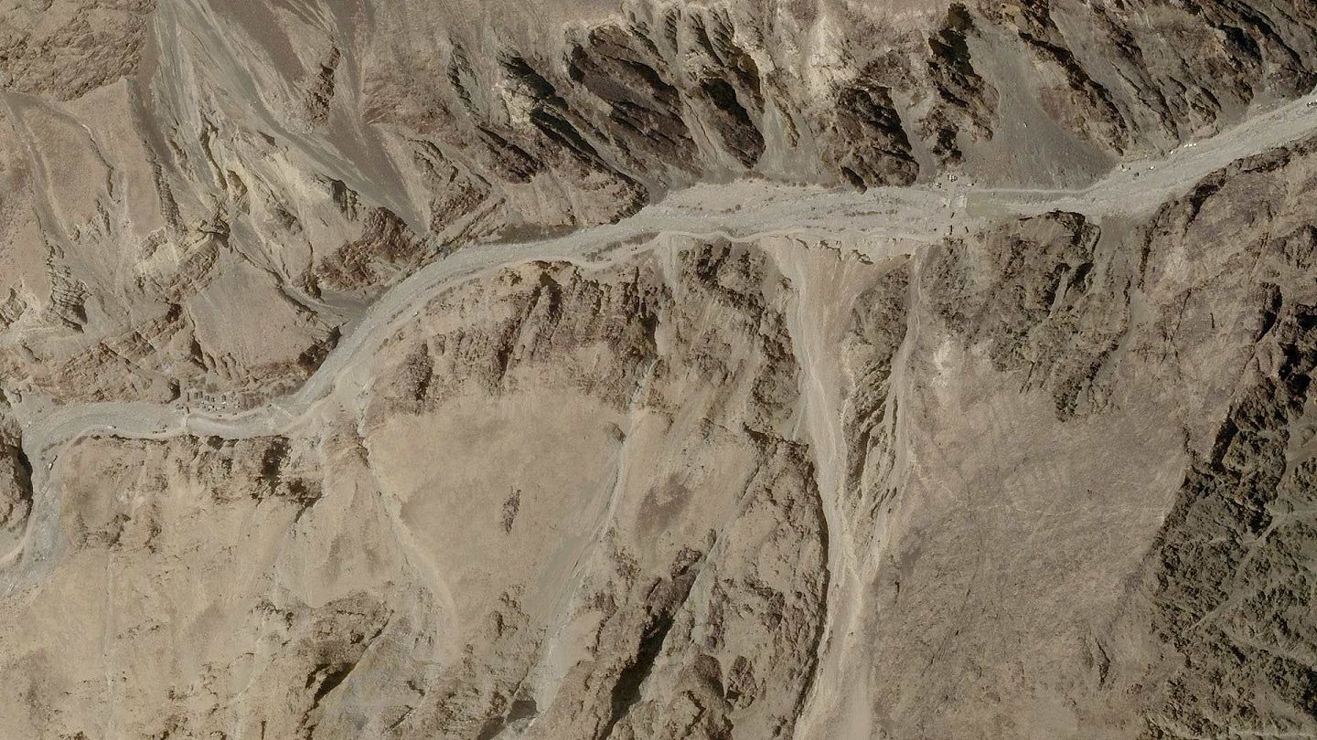 卫星照片显示，拉达克地区的加勒万河谷地区此前并未有大量军队出现。（Reuters）