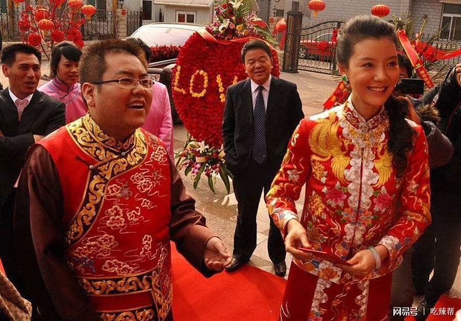 李兆会当年豪砸2亿台币举办世纪婚礼，迎娶女星车晓，轰动一时。（图／翻摄自微博）