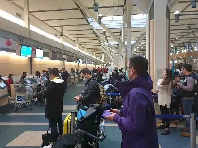 华人大妈在机场撒泼，大闹不去隔离点！最后机场人员竟挥手放行（组图） - 21