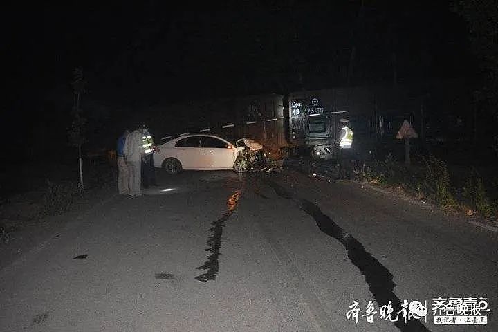 山东男子酒后驾车，撞上行驶中的火车，行车记录仪记录惊险一幕！（组图） - 3