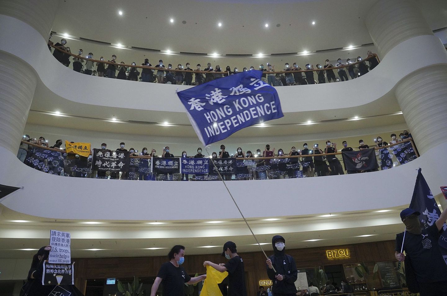 过去十多年香港政治发生什么变化，让“港独”和激进政治成为年轻人的主要政治诉求，迫使中央即时立法？（美联社）