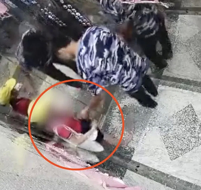 摸脸、掀裙子…中国一名男子电梯内猥亵两名女童！监控视频让人气炸（视频/组图） - 2