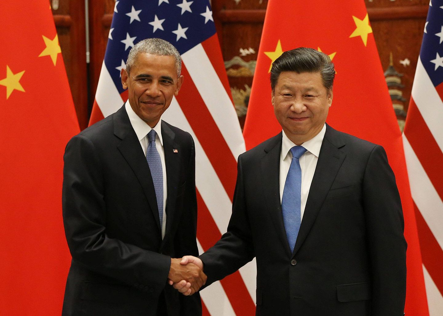 从奥巴马时期，美国大选之中中国话题彻底回归。图为奥巴马2016年在杭州G20峰会期间与中国国家主席习近平握手。（Reuters）