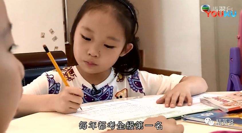 在香港当小孩有多苦？香港明星体验了一天学校生活，直接被吓哭了…（组图） - 37