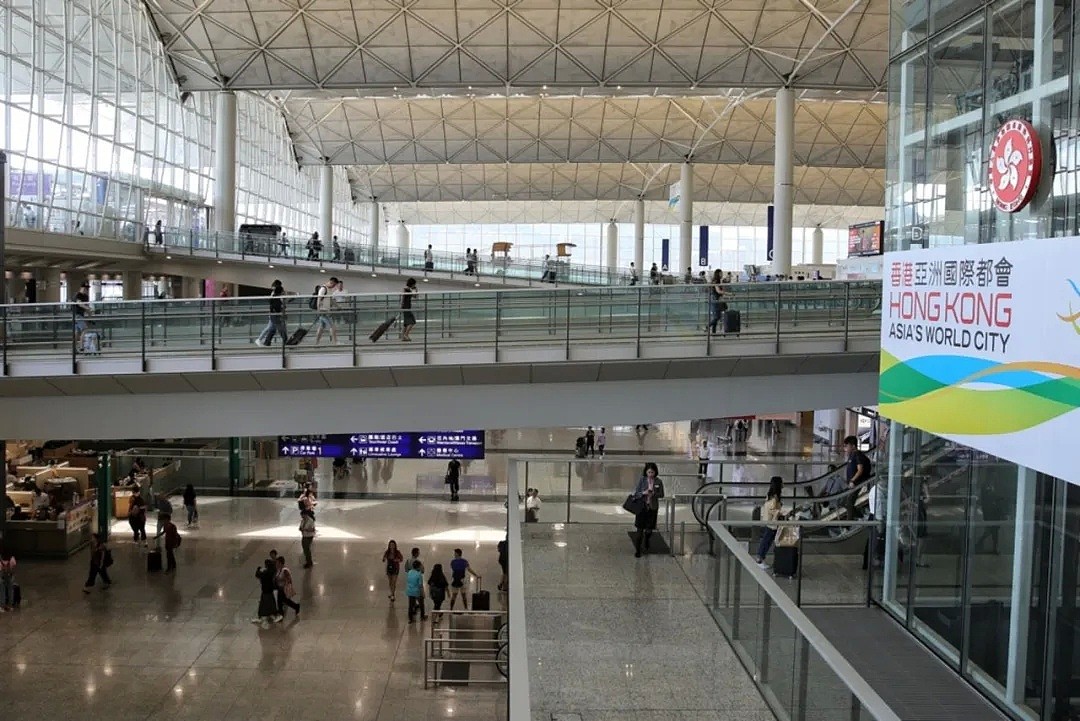 中国大妈滞留香港机场15天，还有人自称“逃犯”想被“遣返”… 转机回国有点坑（组图） - 15
