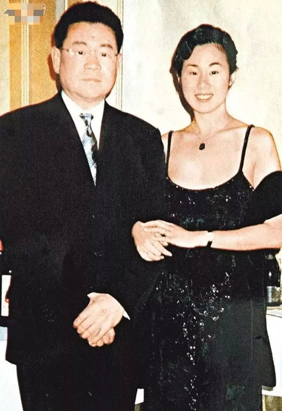 五次拒绝顶流富豪求婚，转头给60岁千亿富商生私生子，她才是史上最牛小三？（组图） - 23