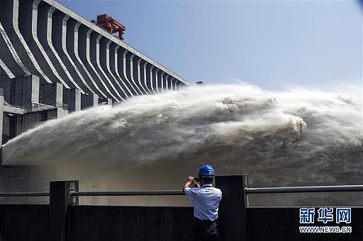 三峡今年首次泄洪 南方水灾泛滥 航拍惨烈灾情（组图） - 2