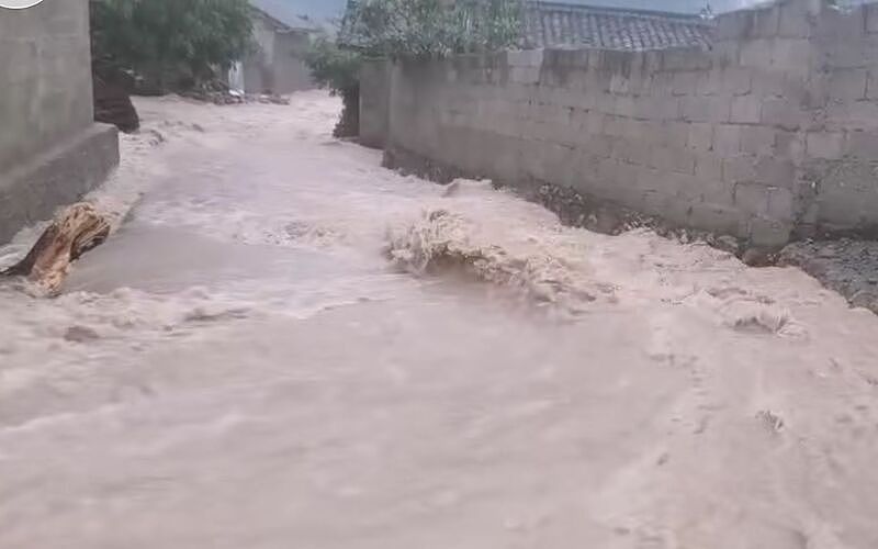 三峡今年首次泄洪 南方水灾泛滥 航拍惨烈灾情（组图） - 6