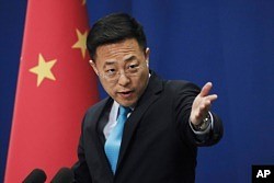 中国外交部发言人赵立坚在例行记者会上。（2020年2月24日）