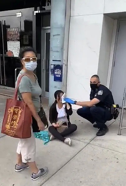 袭胸+抢钱！两华人女子频繁黑人男毒手，警方公布图像全城悬赏通缉（组图） - 1