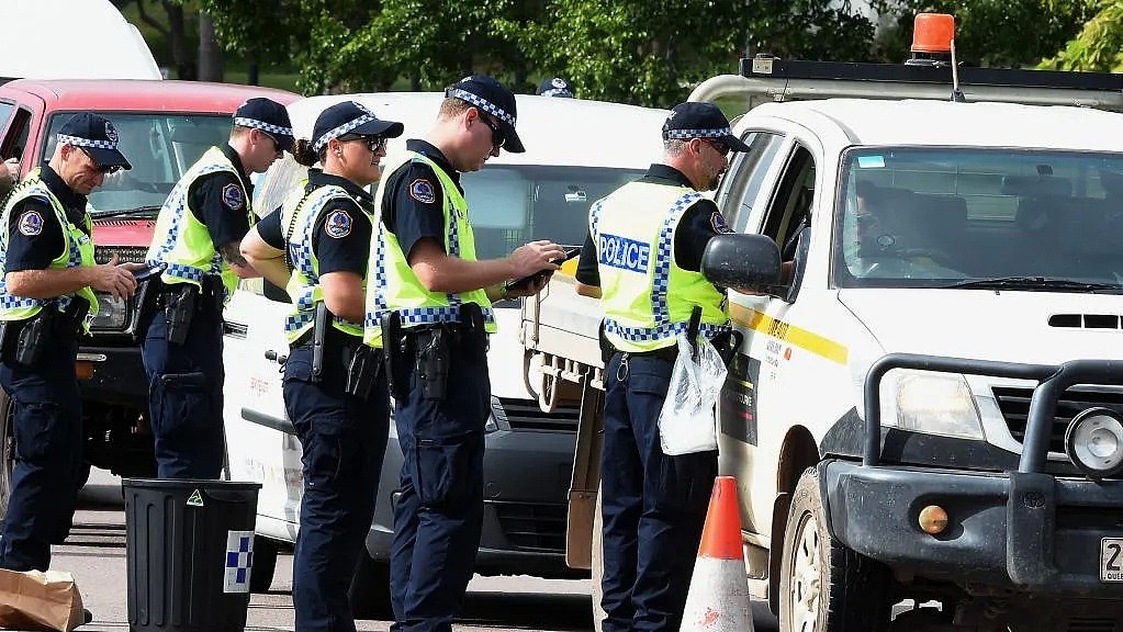 维州再增73例！州长警告可能封锁全州，City遭病毒入侵，36区设路障 - 11