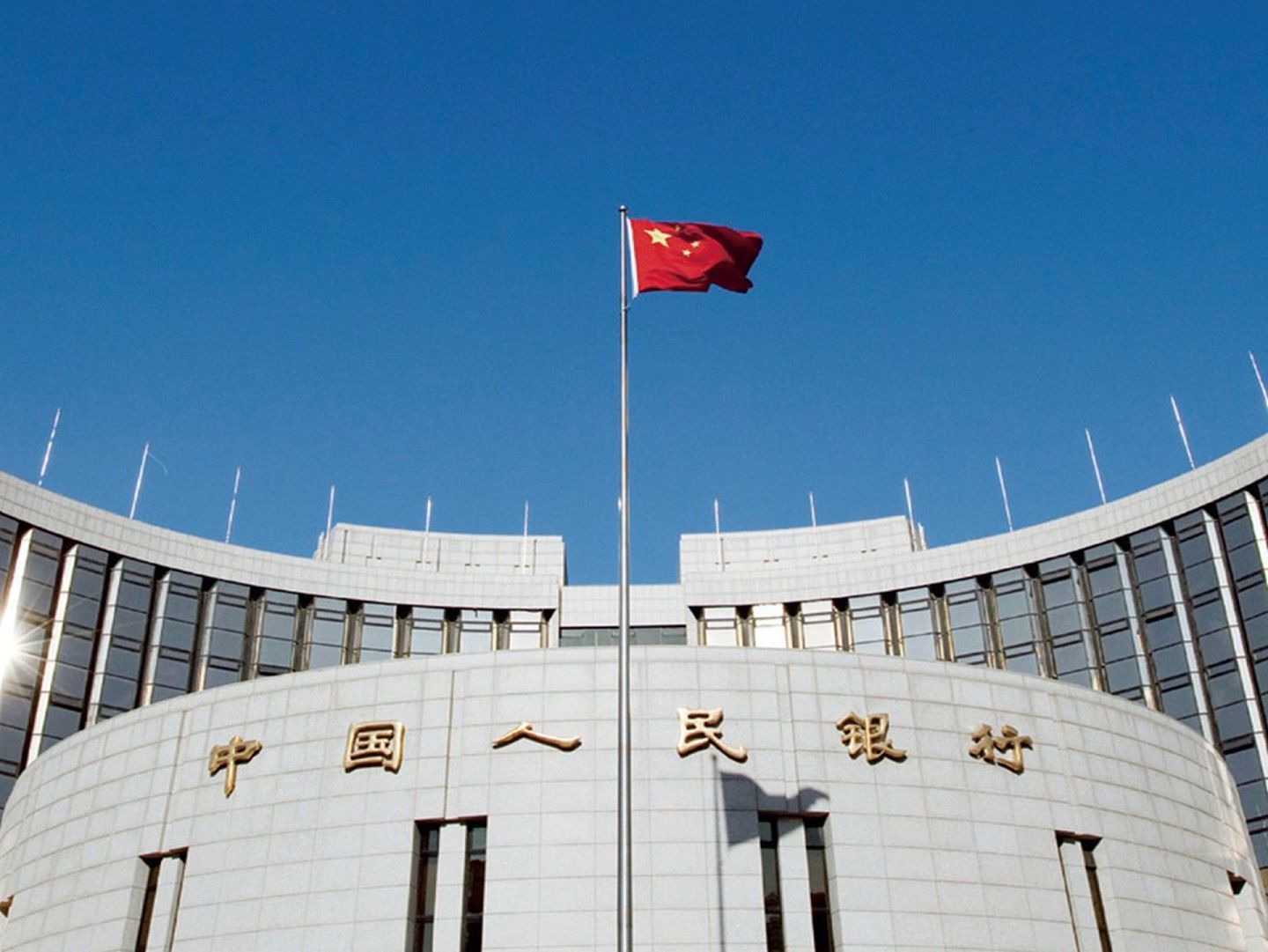 中国人民银行在2019年的《金融稳定报告》中指出，中国经济金融面临的不确定因素仍然较多。（视觉中国）