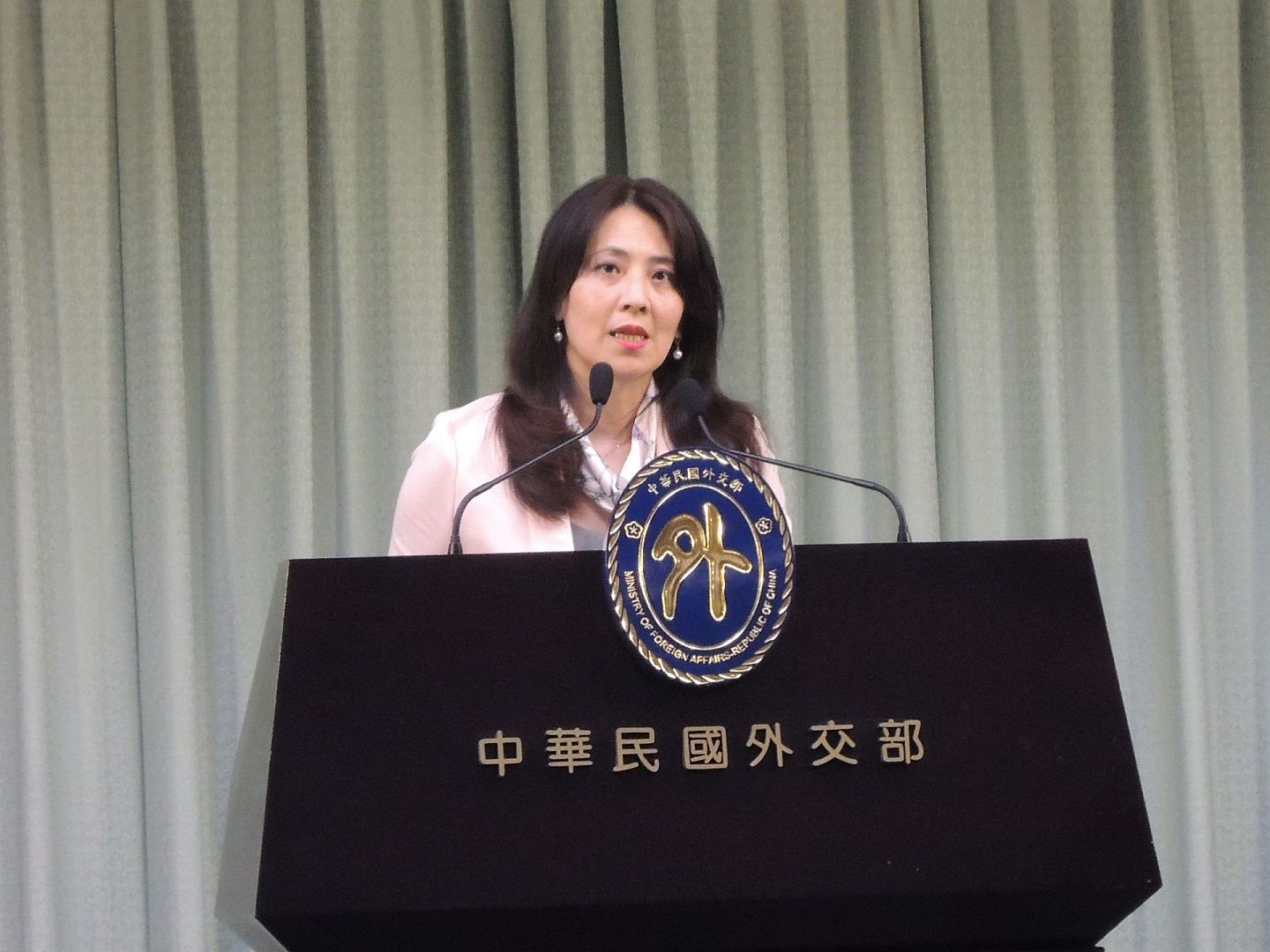 民进党政府表示友台法案证明台美关系良好与稳固。图为台湾外交部发言人欧江安。（多维新闻）