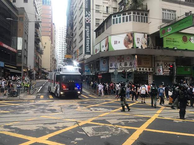 香港“七一”游行300人被拘，9人涉违新法！港警被刺伤，梁振英悬赏50万缉凶（组图） - 21
