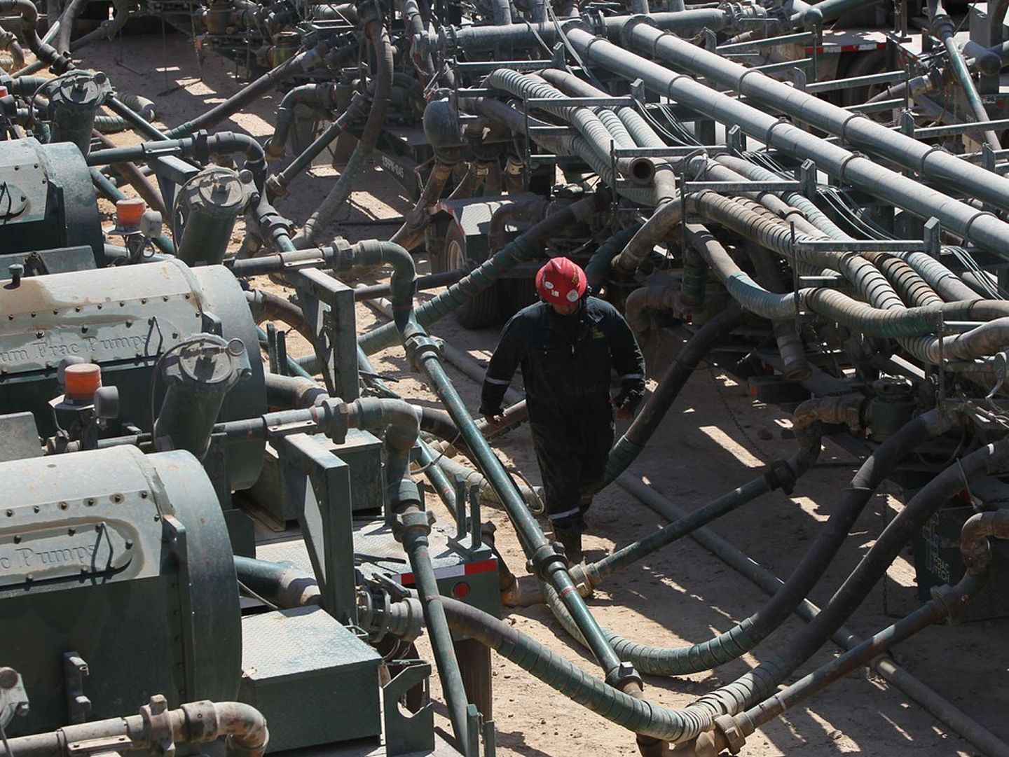美国的页岩油企业在疫情中遭受重创。图为美国得克萨斯州的一处页岩油企业。（VCG）