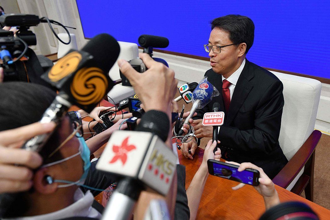 中国政府驻香港办公室副主任张晓明说，当局将“采取一切必要的措施维护国家安全”。