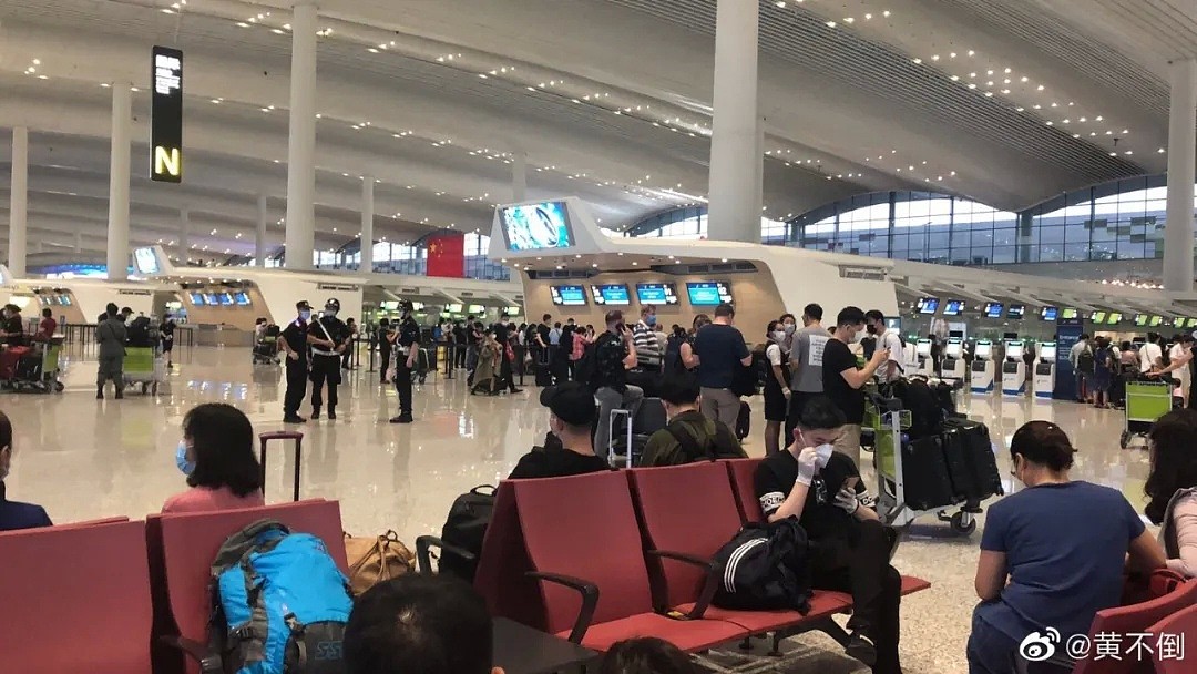 网曝上百华人预备抵澳，却临时被拒登机，毫无准备滞留机场！南航急发通知，澳洲二次疫情严峻，悉尼机场新规下，华人更难了…… - 2