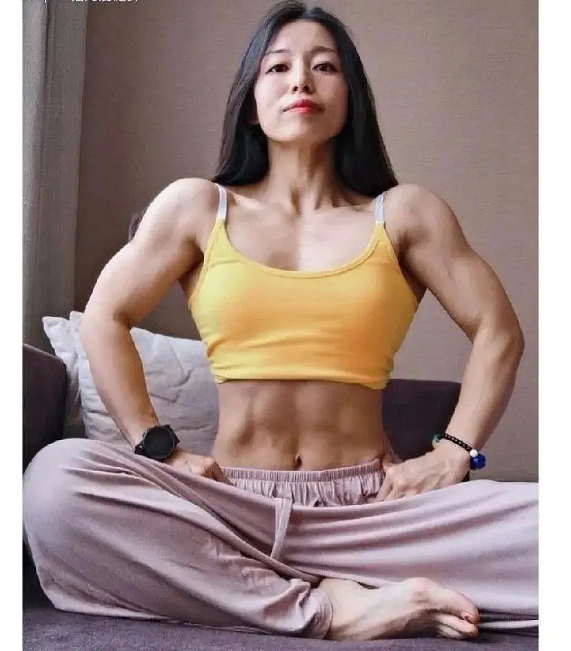 【美女】中国37岁语文老师的性感身材堪比健身模特，看到这身材，哪个老师敢抢课...（组图） - 28