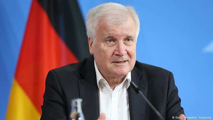 Berlin | Pressekonferenz: Horst Seehofer (Getty Images/J. Hayoung)