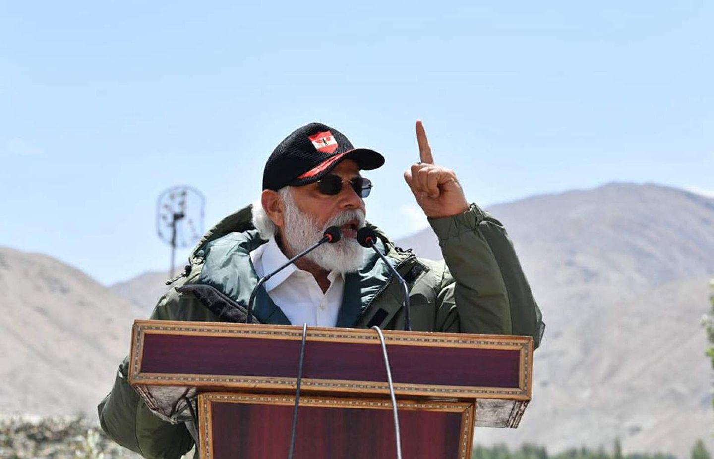 在中印边境局势依然紧张之际，印度总理莫迪7月3日突访了两军对峙前线拉达克，并发表了强硬讲话。（Twitter@Aditya Raj Kaul）
