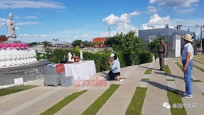 女子到处拍露屁股照并发到网上炫耀，被抓后，警方要求她对着观音像发毒誓（组图） - 5