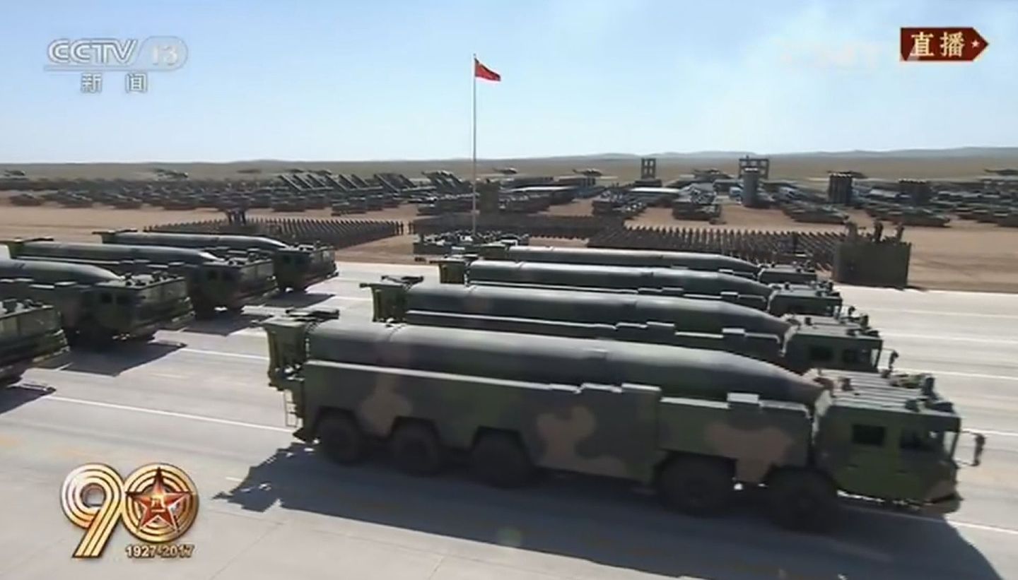 2017年7月30日，解放军东风31AG核导弹亮相朱日和阅兵式。（中国央视视频截图）