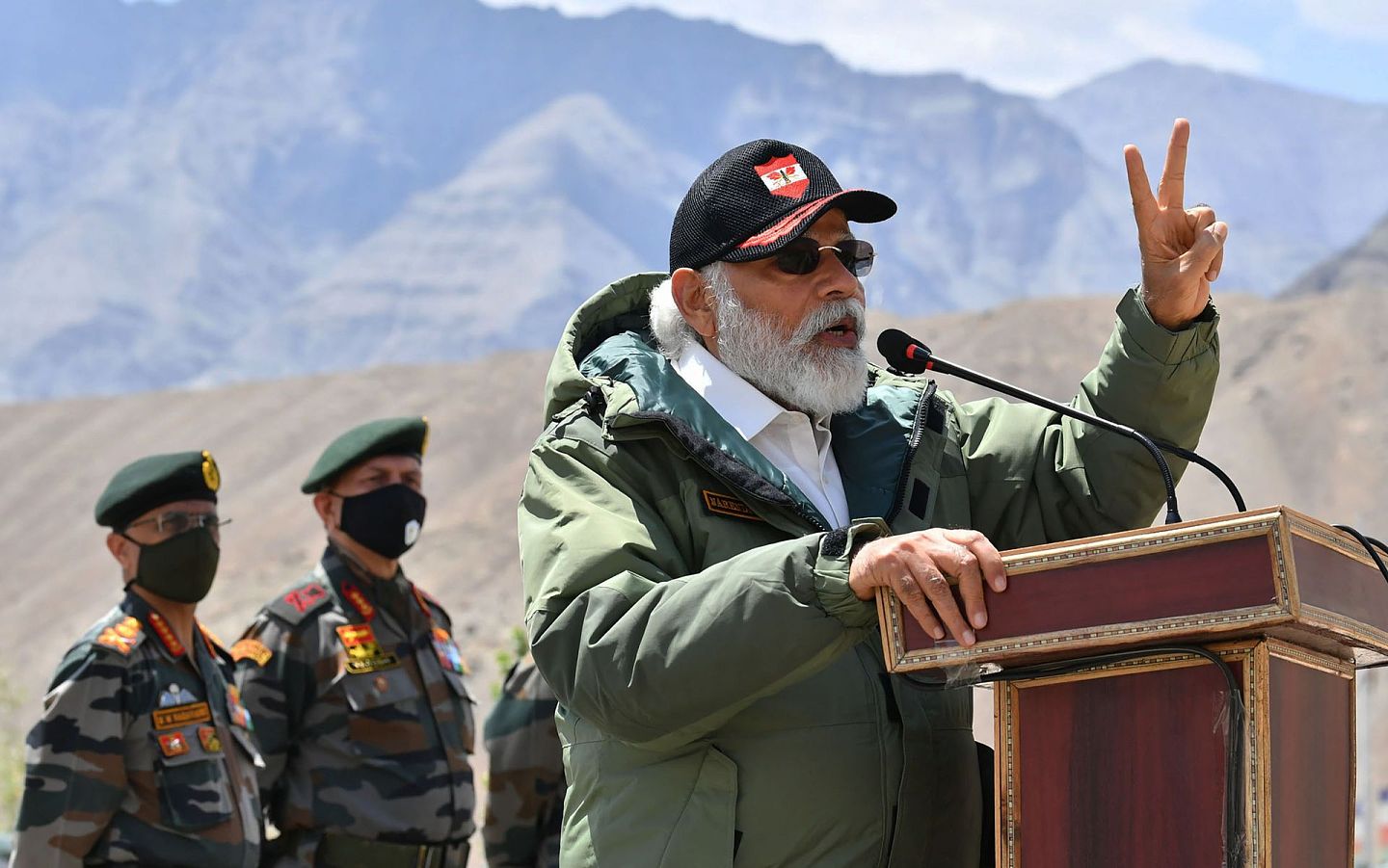 当地时间7月3日，印度总理莫迪前往对峙前线拉达克视察。(AP)