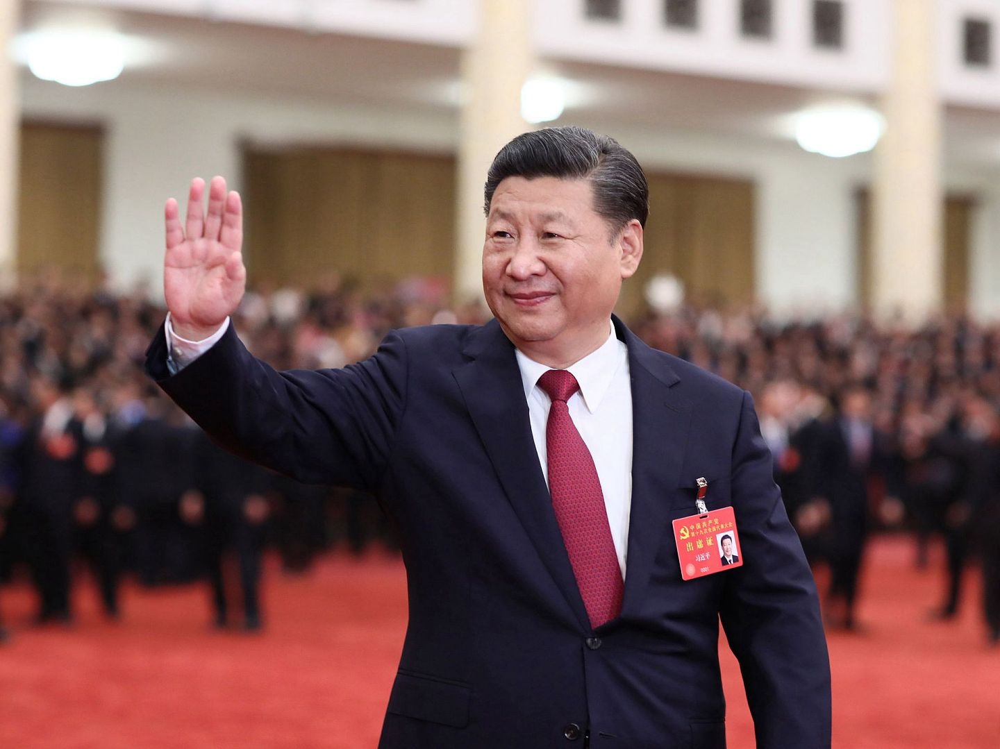 2017年10月25日，习近平在北京会见中共十九大代表、特邀代表和列席人员。（新华社）