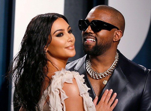 ▲▼第92届奥斯卡金像奖，肯爷（Kanye West）和老婆「丰臀金」金卡戴珊（Kim Kardashian）出席《浮华世界》的奥斯卡派对。 （图／路透）