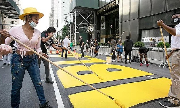 第五大道被毁，纽约市长在川普大厦前“开工作画”，黑命贵上街，川普气到跳脚！（组图） - 7
