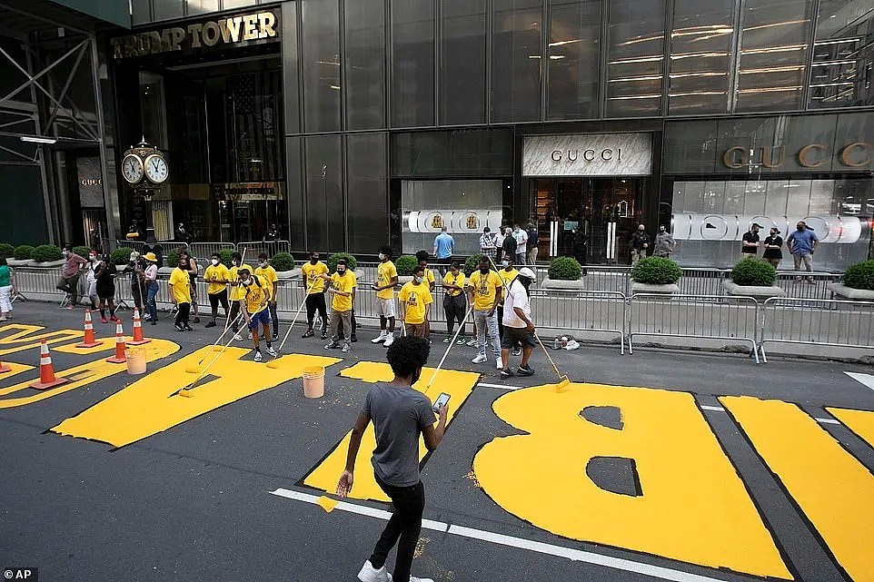 第五大道被毁，纽约市长在川普大厦前“开工作画”，黑命贵上街，川普气到跳脚！（组图） - 12
