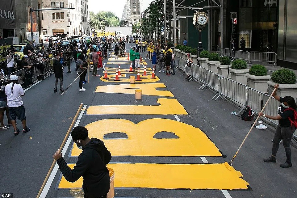 第五大道被毁，纽约市长在川普大厦前“开工作画”，黑命贵上街，川普气到跳脚！（组图） - 25