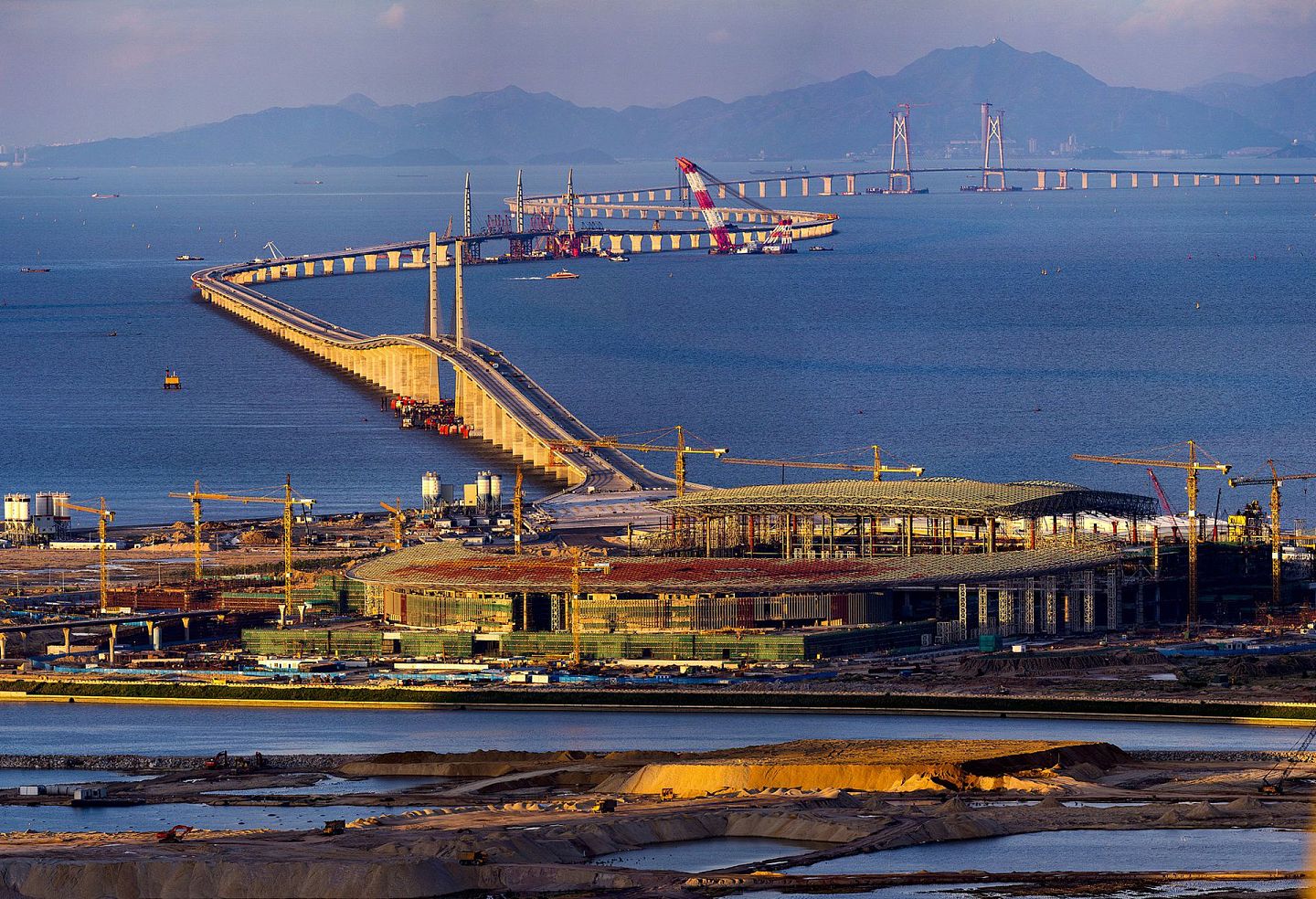 中国政府出台的“大湾区”规划是香港应该牢牢抓住的发展机遇。（视觉中国）