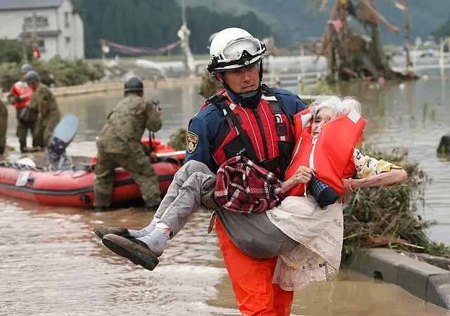 4000多栋房屋被毁，62人死亡，为什么洪水袭击下的日本还能给人安全感？（组图） - 9