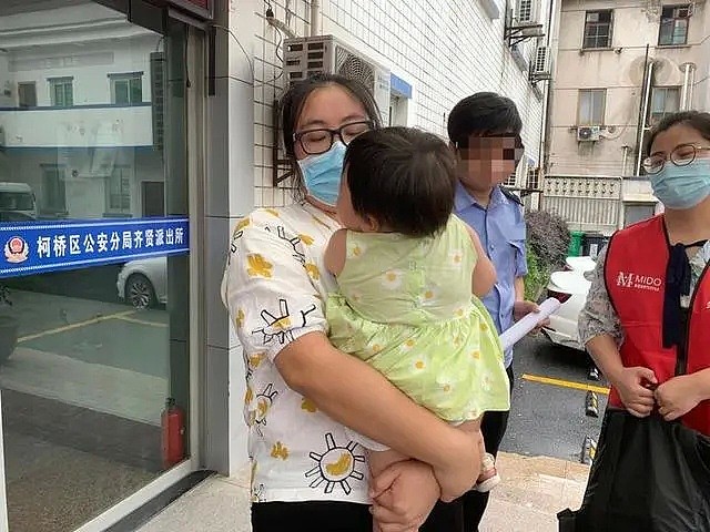 中国51岁女毒贩找了小18岁的男友还生了女儿！母女分离这一刻，她哭诉：这是我造的孽（组图） - 6