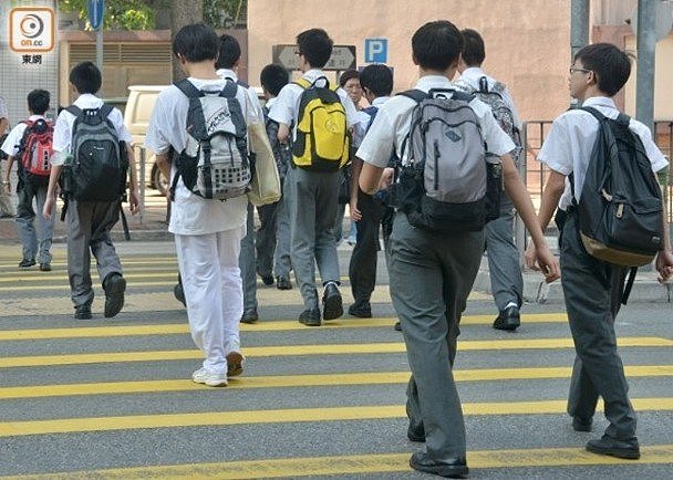 香港多间中小学师生家长疑确诊新冠，教育局决定全港学校停课（组图） - 1