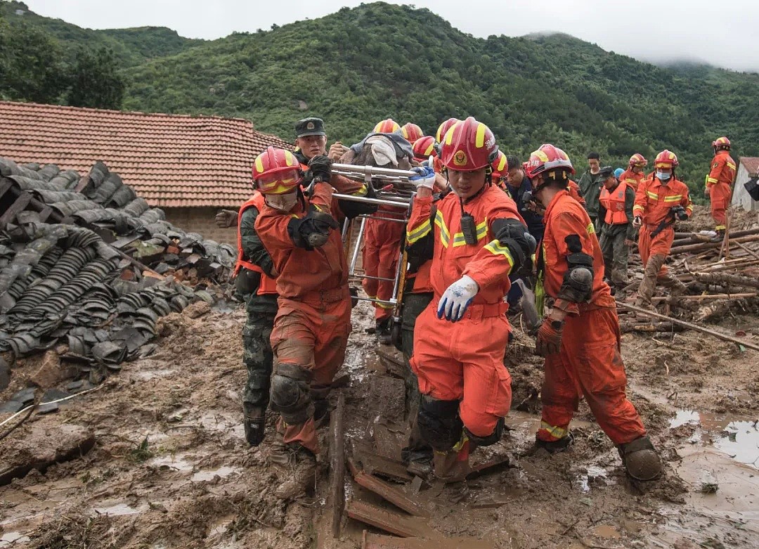 中国南方洪涝已造成3385万人次受灾，141人死亡失踪！江西数条河流水位超98年、超历史（组图） - 4