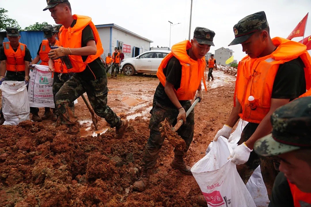 中国南方洪涝已造成3385万人次受灾，141人死亡失踪！江西数条河流水位超98年、超历史（组图） - 28