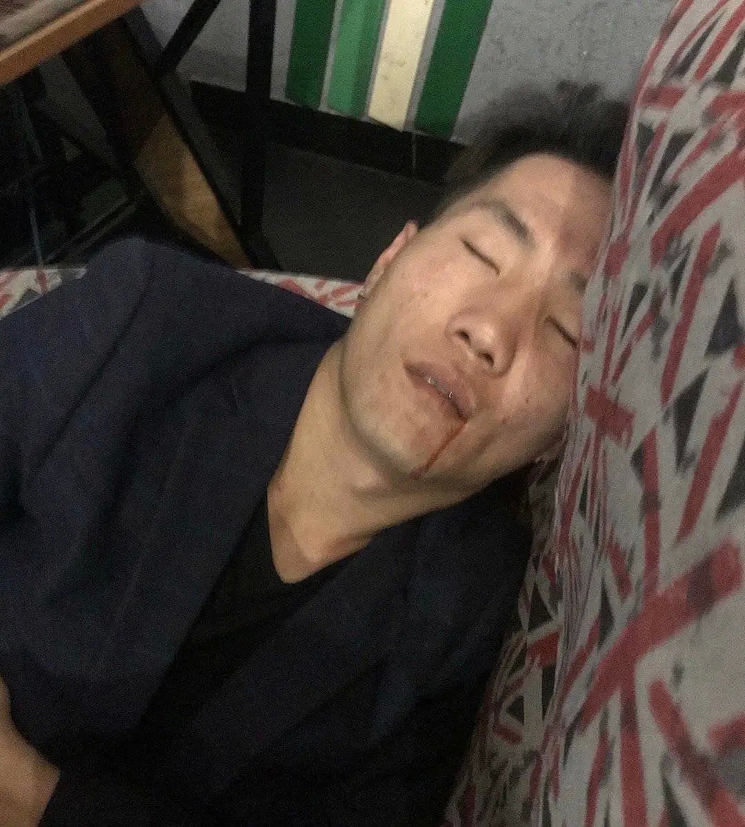 【爆笑】“不小心被爸妈撞见我在喝酒！哈哈哈当场被男女混合双打…”​（组图） - 2