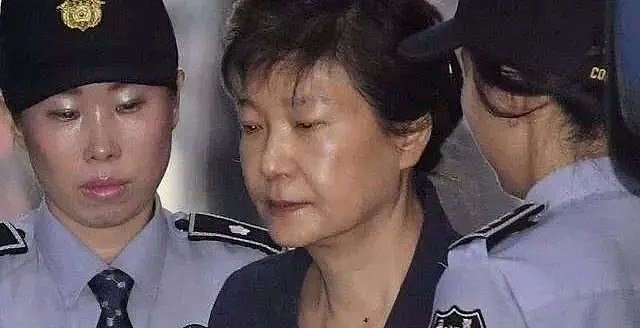 文在寅亲信们离奇自杀，朴槿惠判刑20年，韩国的诅咒还在继续？（组图） - 25